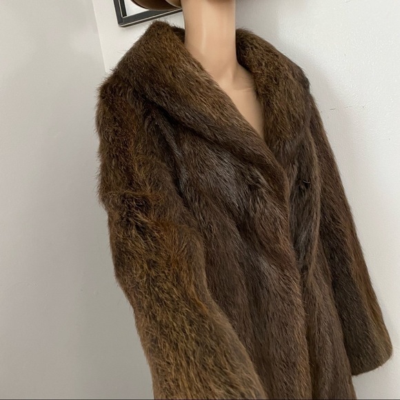 Fur COAT VINTAGE  BEAVER FUR COAT WITH TOGGLE CLOSURES - Picture 4 of 11